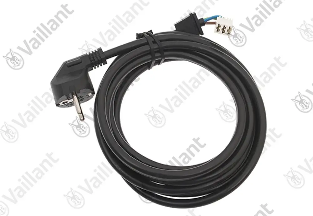Schwarzes Netzkabel mit einem zylindrischen Stecker und aufgerolltem Kabel. Vaillant-Logo sichtbar im Hintergrund.
